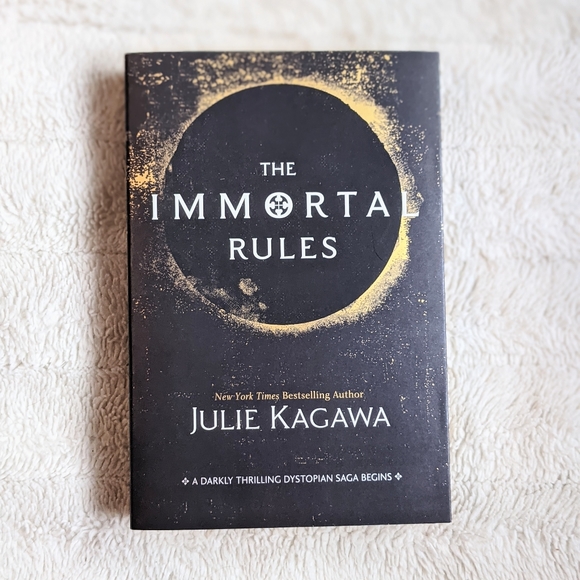 The Immortal Rules by Julie Kagawa - Picture 6 of 11